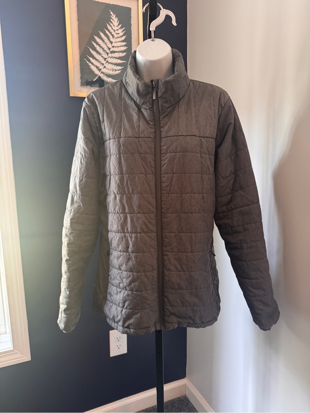 Freedom Trail by Kyodan grey puffer jacket. Size XL